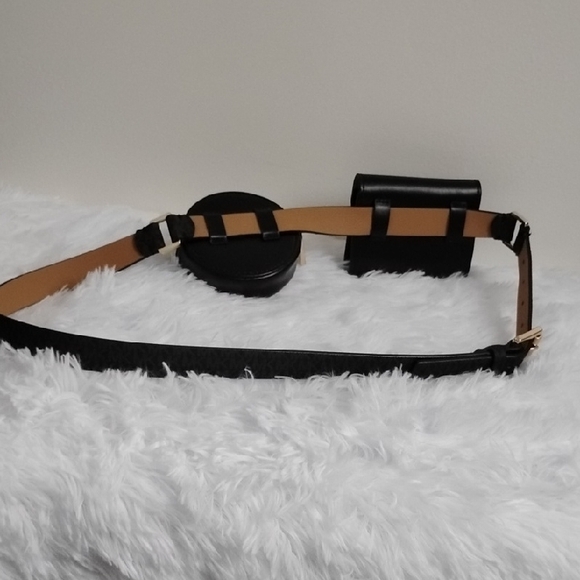 Michael Kors Leather Black Traveler Minimalist Waist Belt Wallet and Coin Pouch - Picture 3 of 15